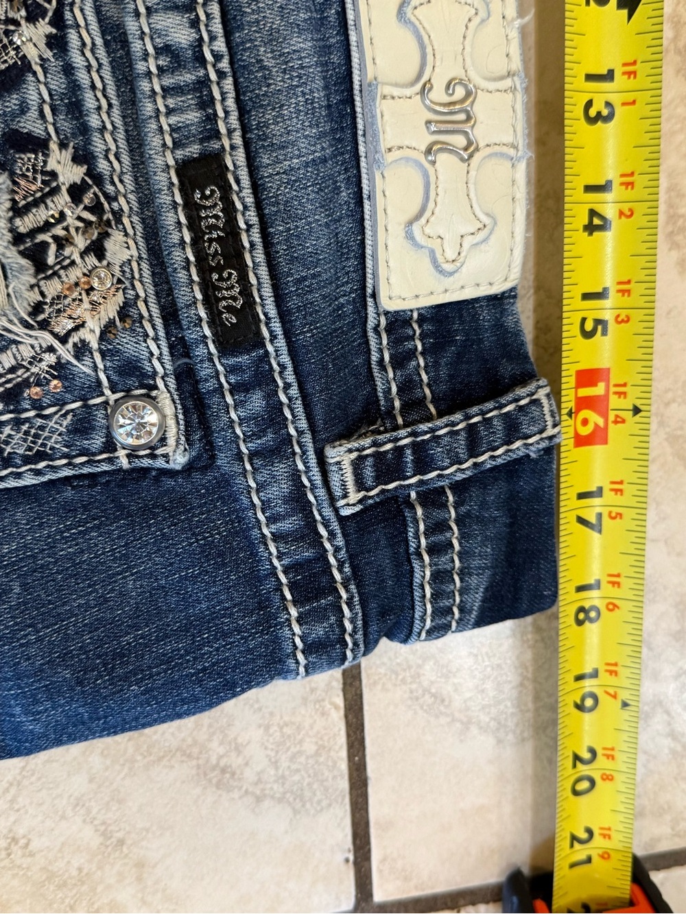 Miss Me Women's Mid-Rise Easy Crop, Distressed, Blue Denim Jeans Size 33 - Picture 8 of 8